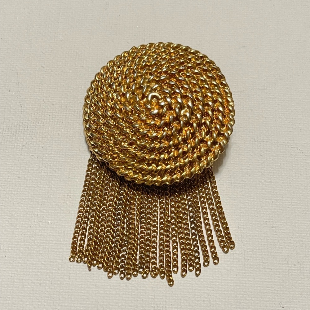 Elegant Gold Chain Fringe Brooch - Picture 2 of 10
